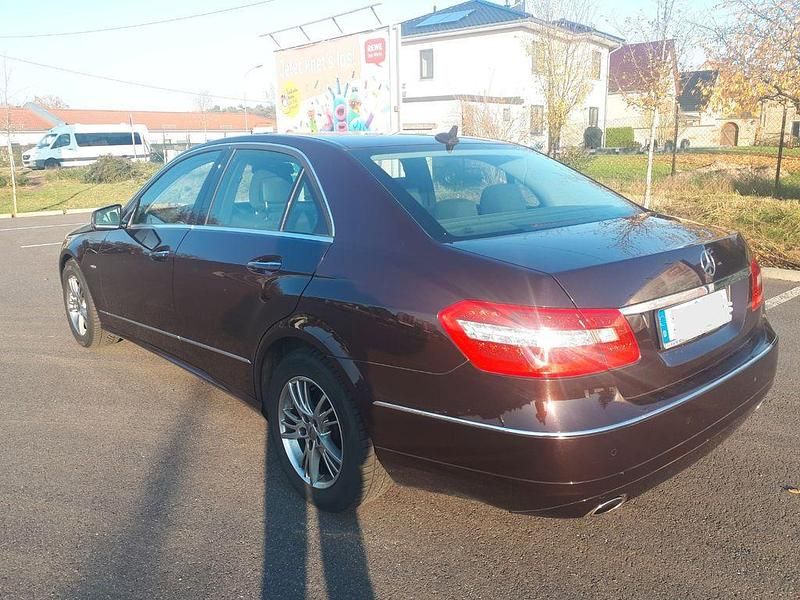 Gebraucht Mercedes E350 Elegance 265 PS (194 kW) 2011 Braun Limousine