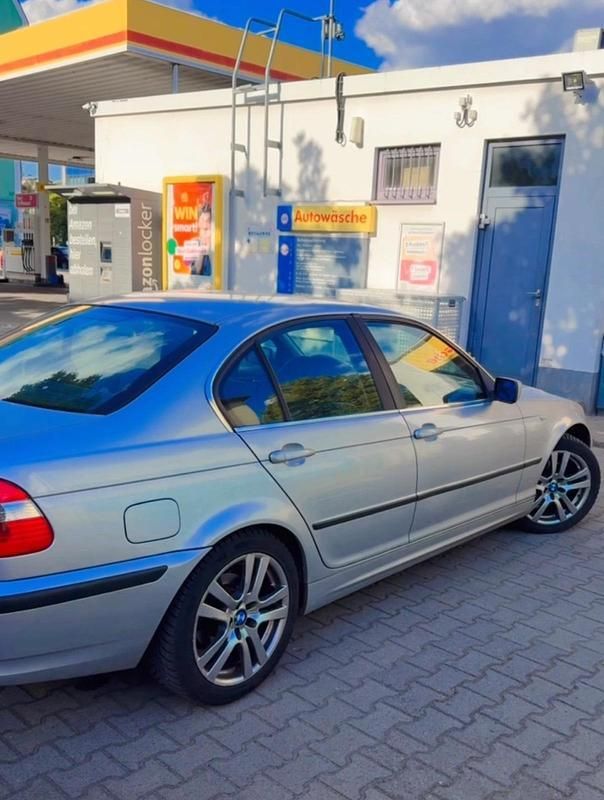 Grau Gebraucht 2002 BMW 320 Limousine | 2.300 € (Guter Preis) - Bild 1/4