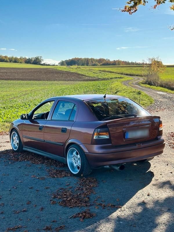 Gebraucht Opel Astra 84 PS (61 kW) 2001 Rot Limousine