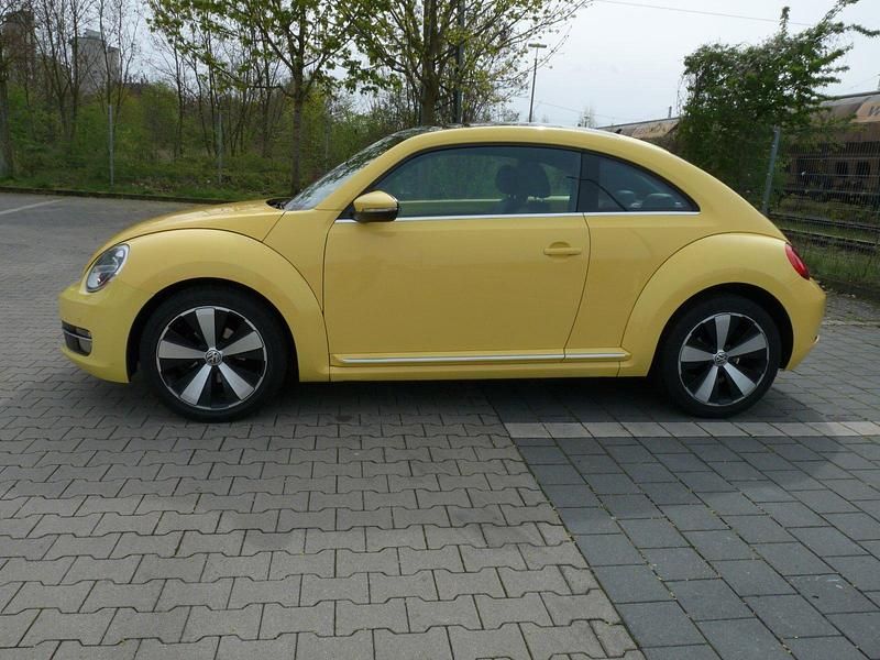 Second-hand VW Beetle 105 CP (77 kW) 2011 Galben Hatchback