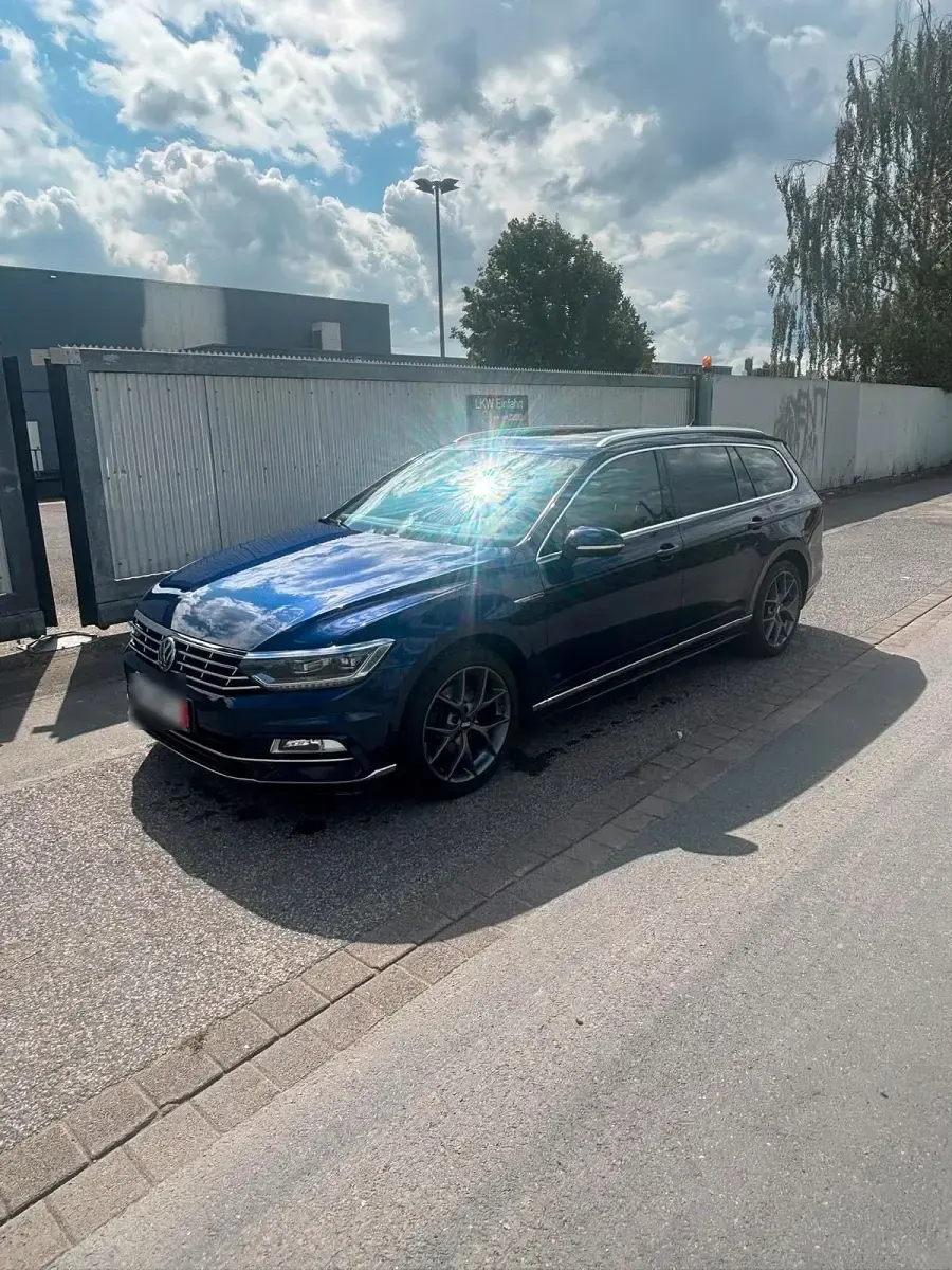 Gebraucht VW Passat R-line 190 PS (139 kW) 2018 Blau Kombi