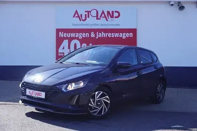 Neu Hyundai i20 79 PS (58 kW) 2025 Rot Kleinwagen