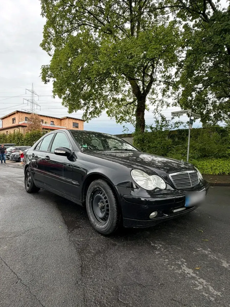 Gebraucht Mercedes C180 129 PS (94 kW) 2001 Schwarz Limousine