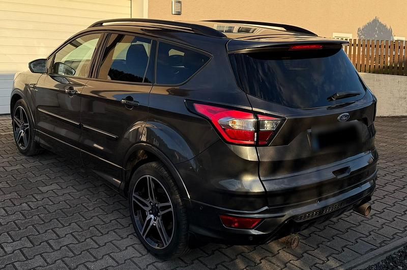 Gebraucht Ford Kuga ST-Line 180 PS (132 kW) 2018 Grau SUV
