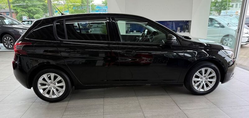 Gebraucht Peugeot 308 Style 110 PS (80 kW) 2020 Schwarz Limousine