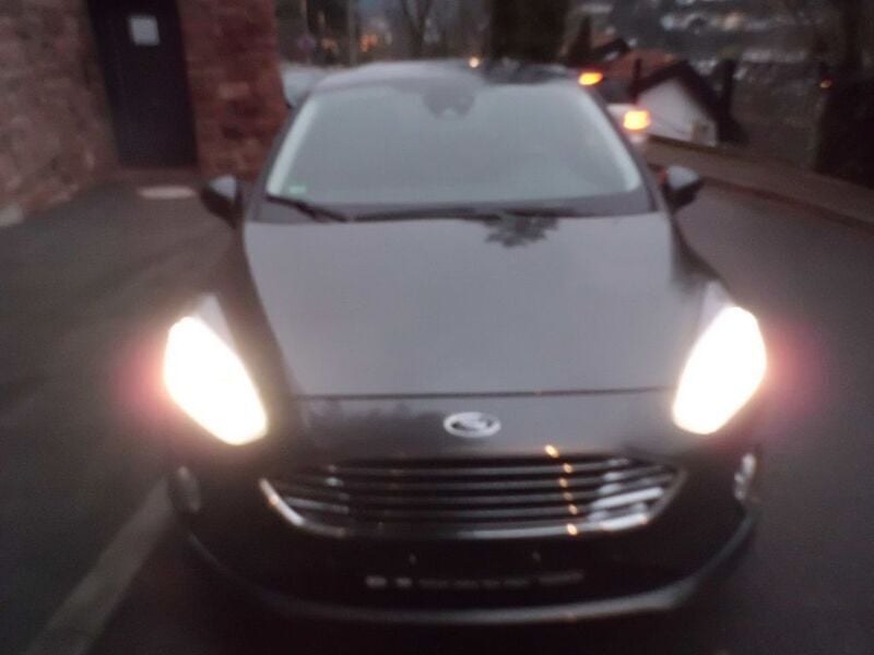 Gebraucht Ford Fiesta Titanium 101 PS (74 kW) 2017 Grau Kleinwagen