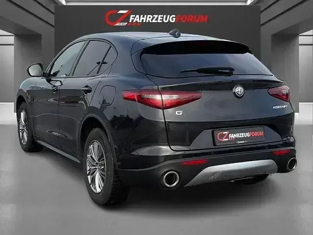 Gebraucht Alfa Romeo Stelvio Super 200 PS (147 kW) 2019 Schwarz SUV