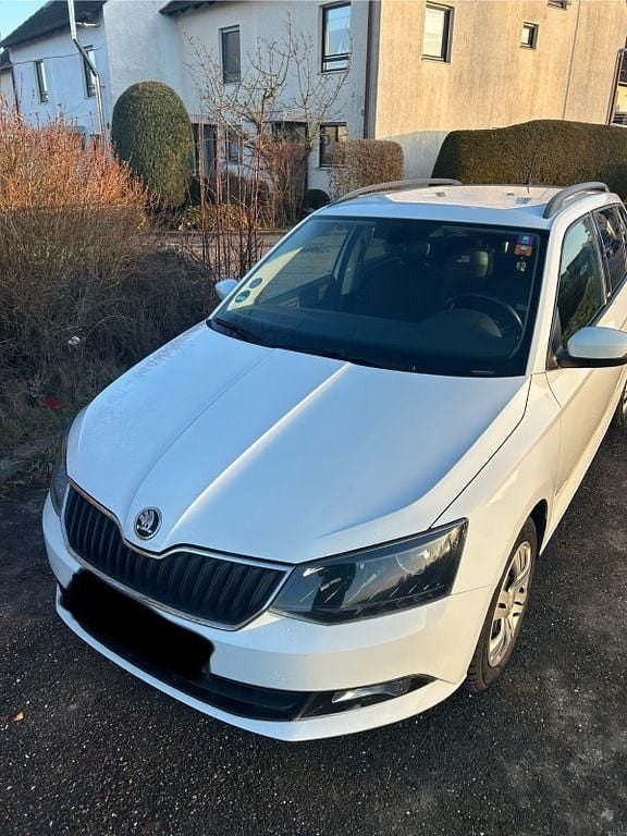 Weiß Gebraucht 2016 Skoda Fabia Active Kombi | 6.400 € (Guter Preis) - Bild 1/4