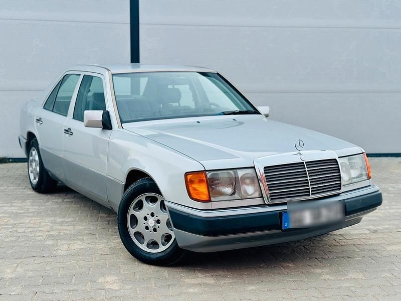 Gebraucht Mercedes 200 75 PS (55 kW) 1992 Silber Limousine