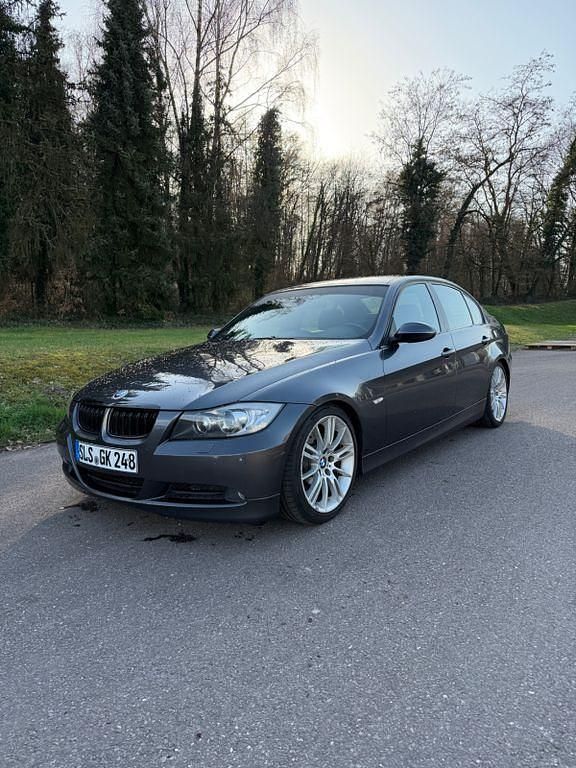 Gebraucht BMW 320 163 PS (119 kW) 2005 Grau Limousine