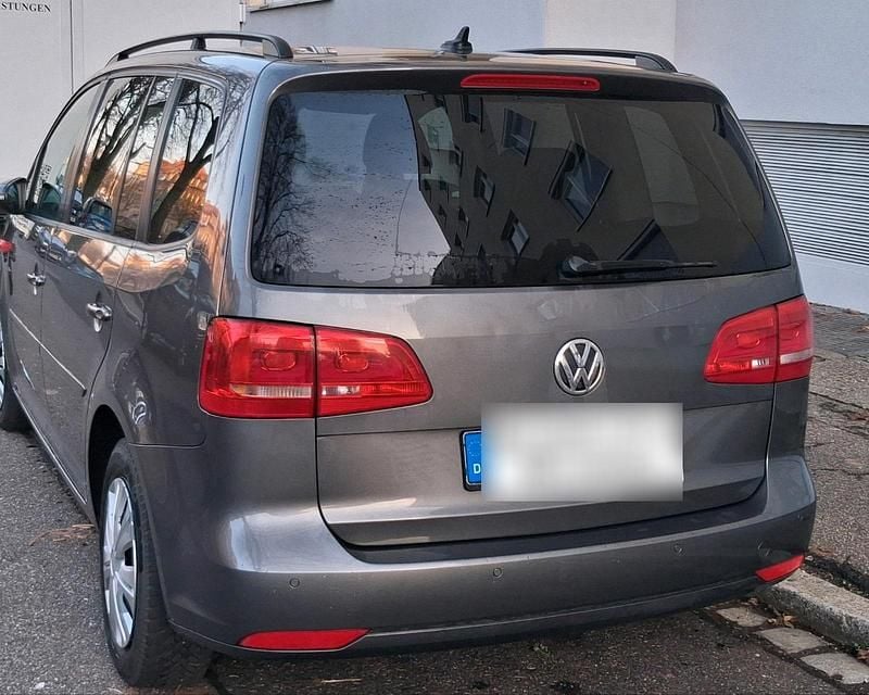 Gebraucht VW Touran Comfortline 105 PS (77 kW) 2012 Grau Van / Kleinbus