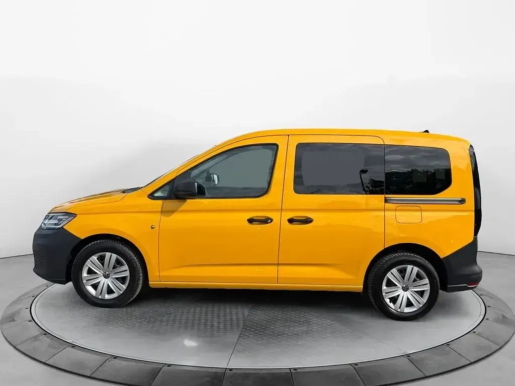 Gebraucht VW Caddy Basis 103 PS (75 kW) 2023 Rapsgelb Van / Kleinbus