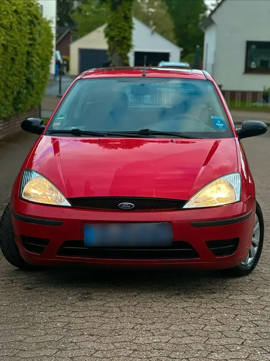 Brugt Ford Focus 75 HK (55 kW) 2000 Rød Hatchback