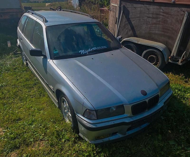 Silber Gebraucht 1999 BMW 316 M Sport Kombi | 2.300 € (Guter Preis) - Bild 1/4