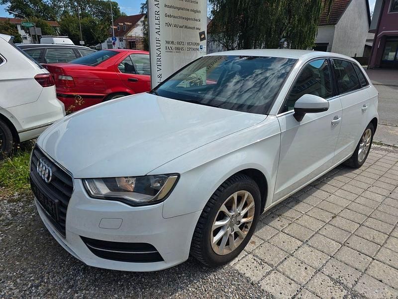 Weiß Gebraucht 2014 Audi A3 Sportback Attraction Limousine | 7.750 € (Guter Preis) - Bild 1/4
