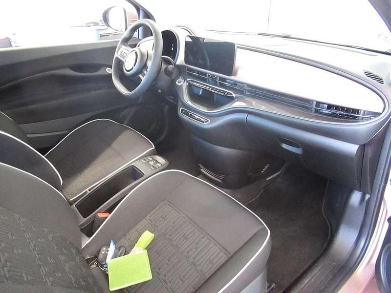 Gebraucht Fiat 500e 86 kW (118 PS) 2023 Rose gold (5cf) Kleinwagen