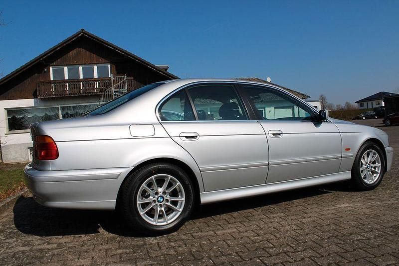 Gebraucht BMW 525 Sport Line 192 PS (141 kW) 2001 Silber Limousine
