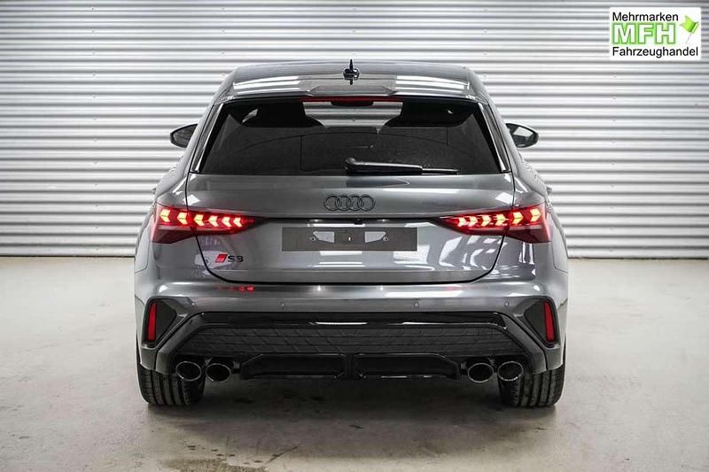 Gebraucht Audi S3 333 PS (244 kW) 2026 Daytonagrau metallic (6y) Limousine