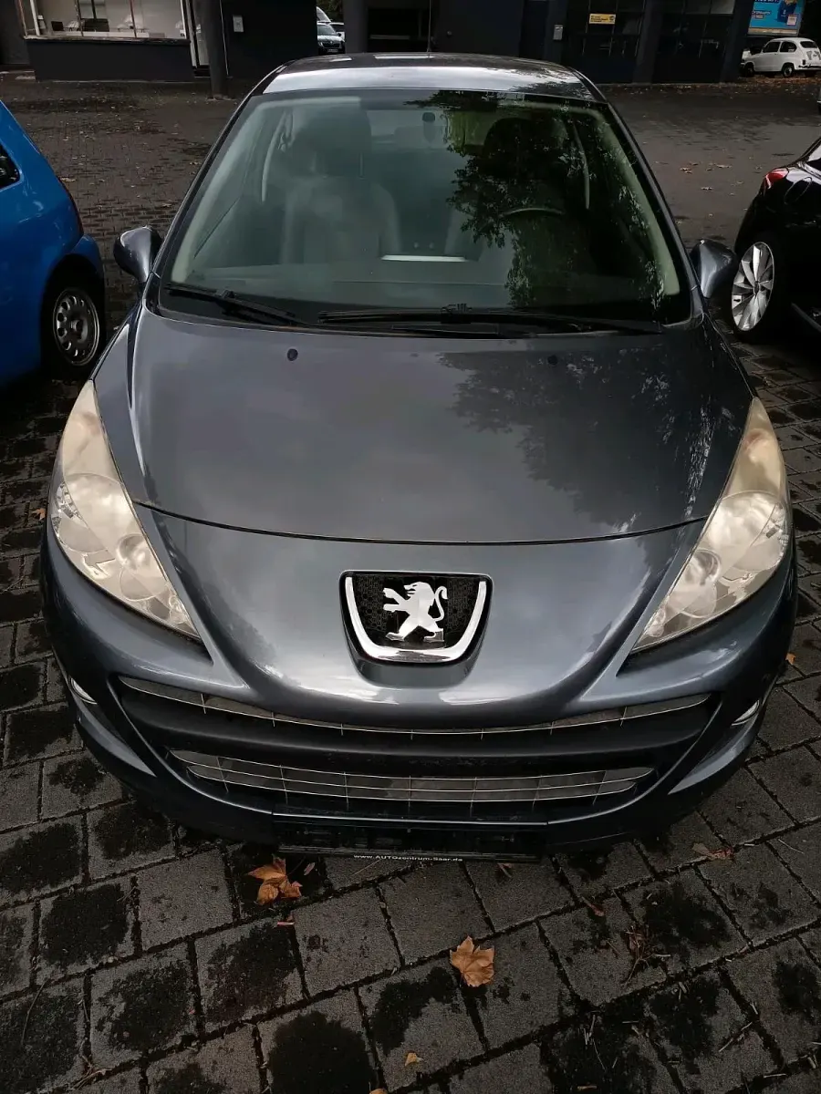 Gebraucht Peugeot 207 74 PS (54 kW) 2011 Grau Kleinwagen