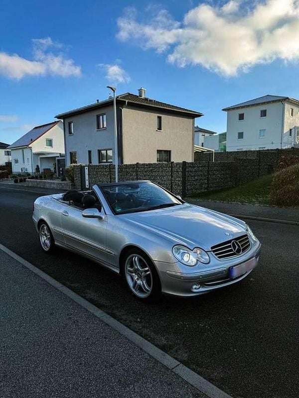 Silber Gebraucht 2005 Mercedes CLK320 Avantgarde Cabrio | 7.399 € (Superpreis) - Bild 1/4