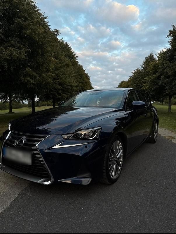 Gebraucht Lexus IS300h 223 PS (164 kW) 2017 Blau Limousine