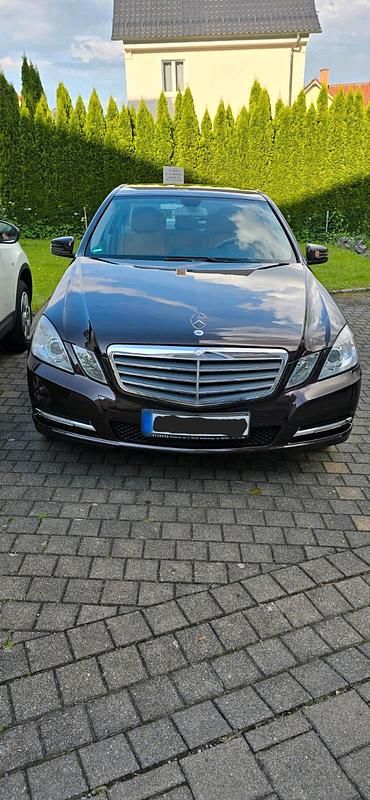 Gebraucht Mercedes E250 205 PS (150 kW) 2011 Braun Limousine