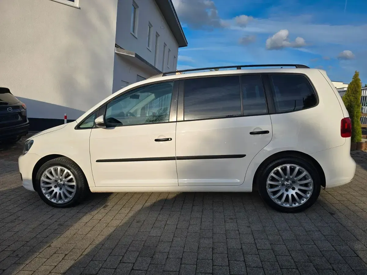Gebraucht VW Touran 105 PS (77 kW) 2013 Weiß Van / Kleinbus