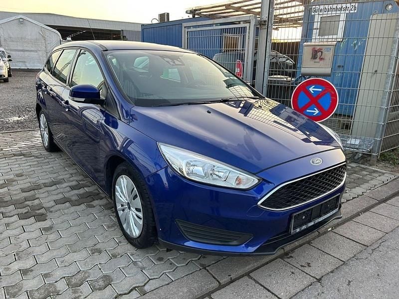 Gebraucht Ford Focus Trend 125 PS (91 kW) 2015 Blau Kombi