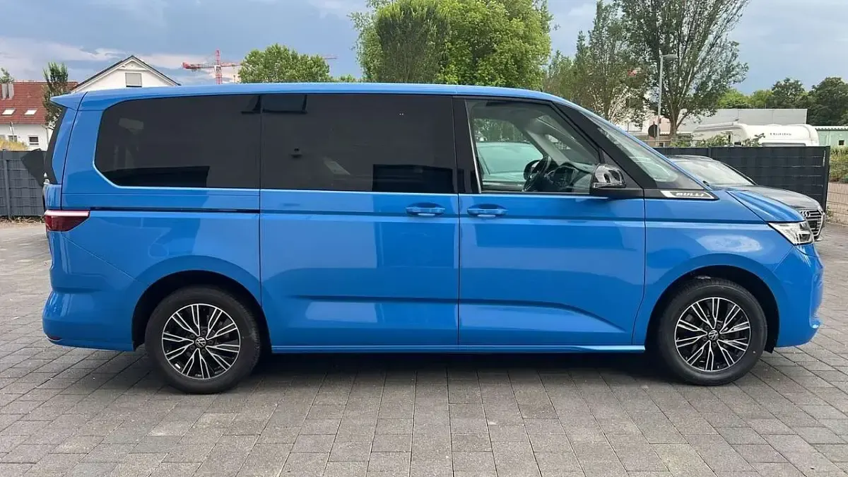 Gebraucht VW Multivan 150 PS (110 kW) 2023 Blau Van / Kleinbus