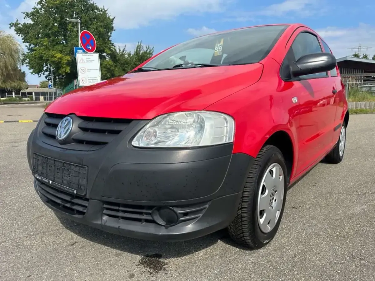 Używany VW Fox Basis 54 KM (39 kW) 2006 Czerwony Hatchback