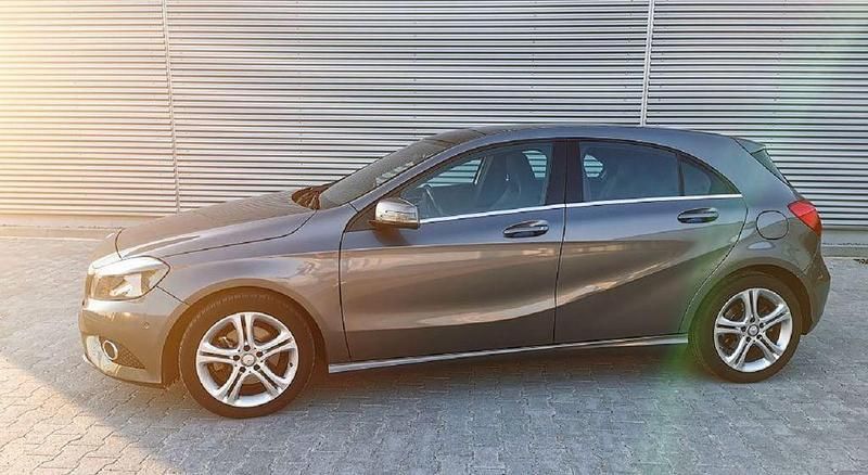 Grau Gebraucht 2014 Mercedes A200 Urban Limousine | 12.590 € (Guter Preis) - Bild 1/4