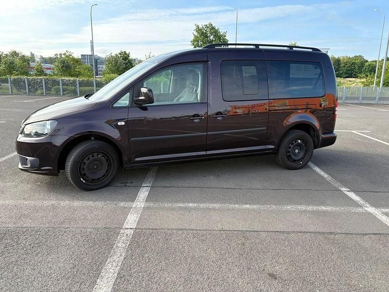 Violet Gebraucht 2015 VW Caddy Maxi Trendline Van / Kleinbus | 11.000 € (Teuer) - Bild 1/4