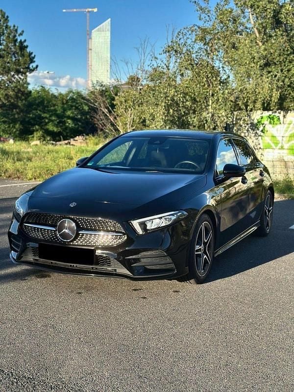 Schwarz Gebraucht 2020 Mercedes A200 AMG line Kleinwagen | 24.800 € (Fairer Preis) - Bild 1/4