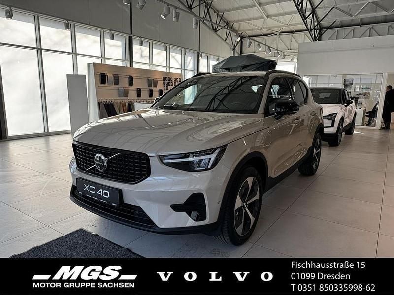 Neu Volvo XC40 Plus 163 PS (119 kW) 2026 Sand dune / metallic SUV