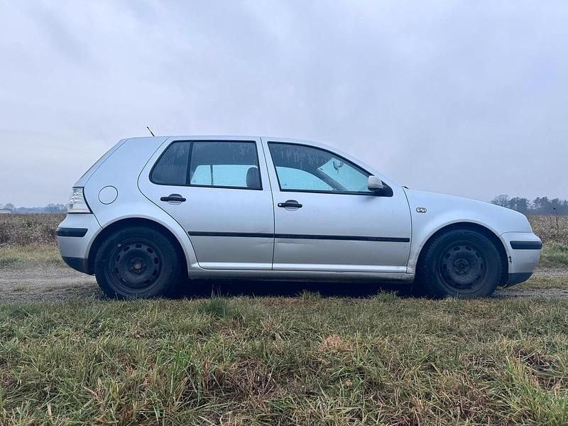 Gebraucht VW Golf IV 105 PS (77 kW) 2001 Silber Kleinwagen