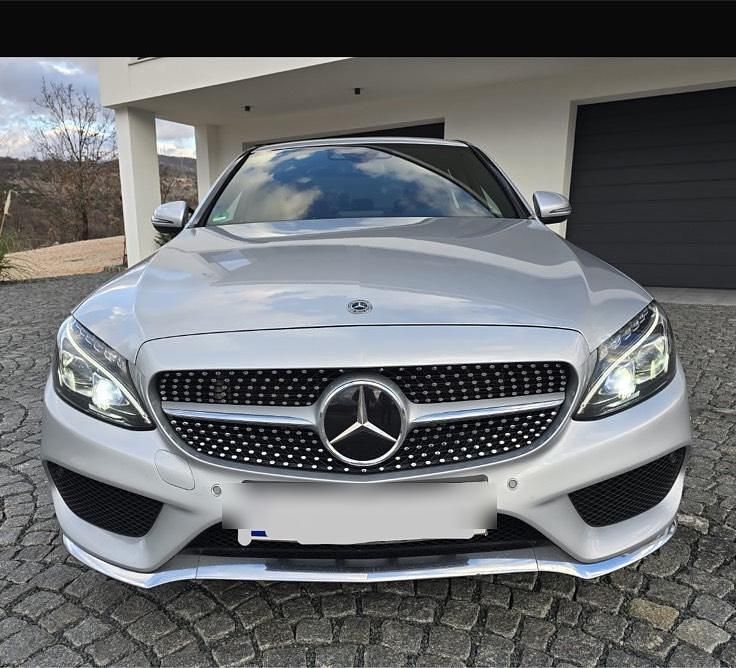 Silber Gebraucht 2018 Mercedes C220 AMG line Limousine | 21.990 € - Bild 1/4