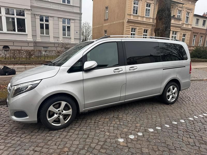 Gebraucht Mercedes V220 163 PS (119 kW) 2014 Silber Van / Kleinbus