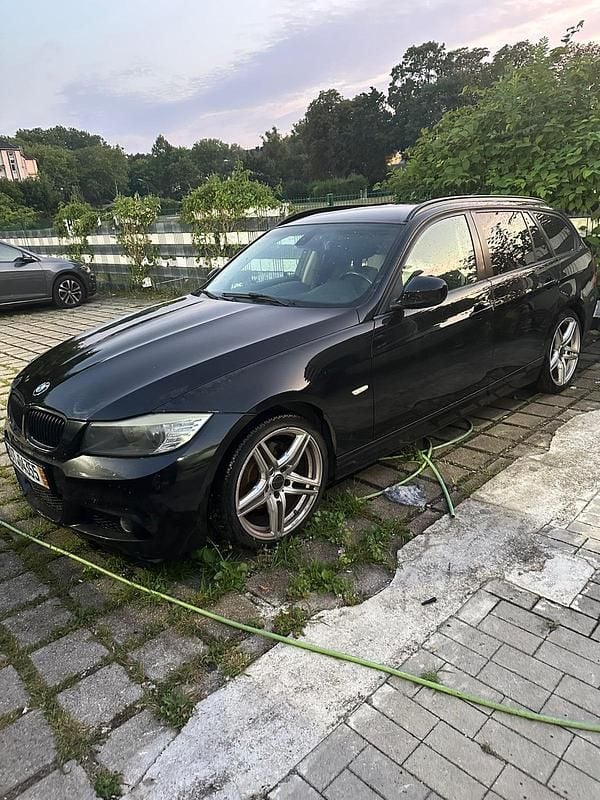 Schwarz Gebraucht 2011 BMW 320 Kombi | 3.600 € (Superpreis) - Bild 1/4