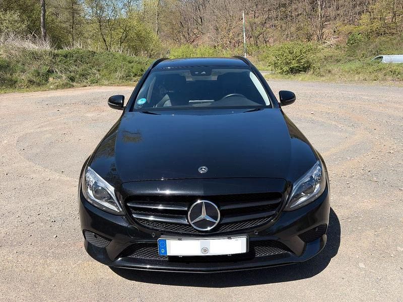 Gebraucht Mercedes C300 Avantgarde 245 PS (180 kW) 2018 Schwarz Limousine