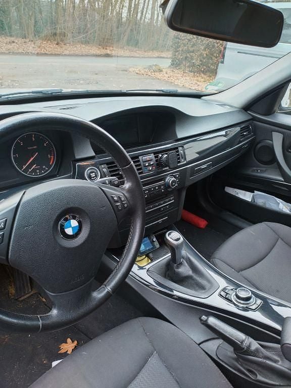 Gebraucht BMW 320 Efficient Dynamics 163 PS (119 kW) 2012 Weiß Kombi