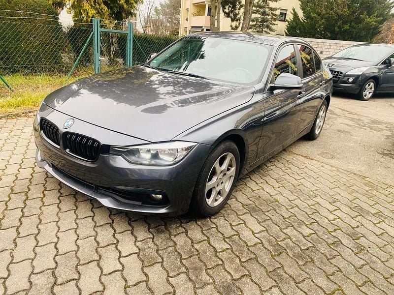 Gebraucht BMW 318 Advantage 150 PS (110 kW) 2017 Grau Limousine
