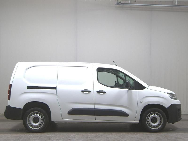 Second-hand Citroën Berlingo 102 CP (75 kW) 2022 Alb Monovolum