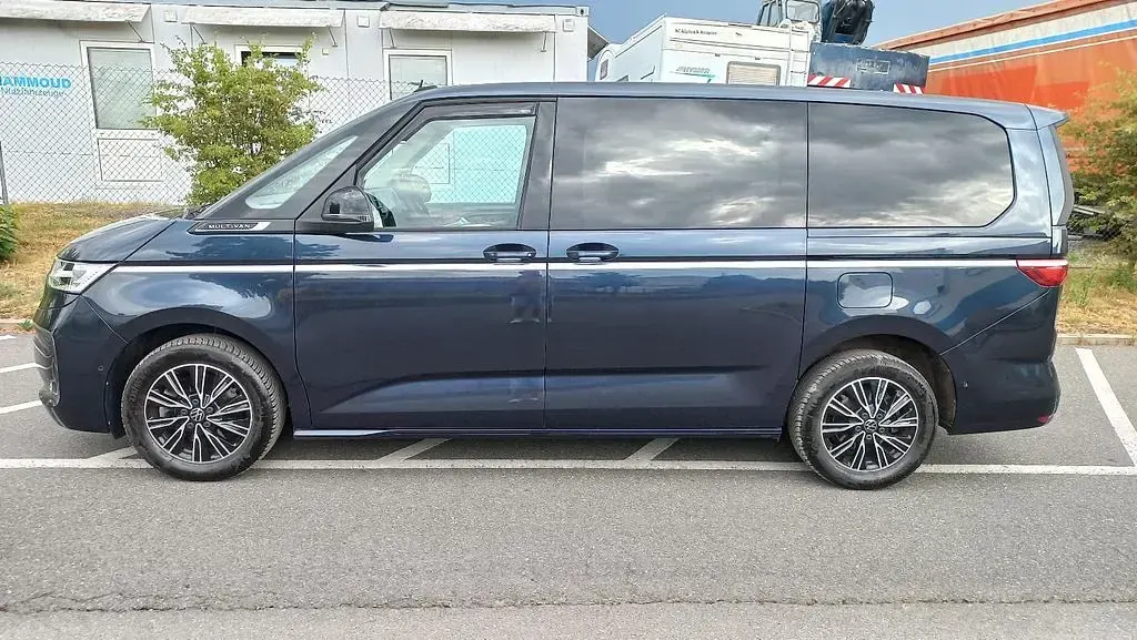 Gebraucht VW Multivan Style 218 PS (160 kW) 2023 Blau Van / Kleinbus