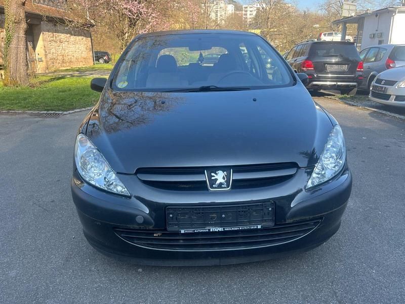 Schwarz Gebraucht 2002 Peugeot 307 Limousine | 380 € - Bild 1/4