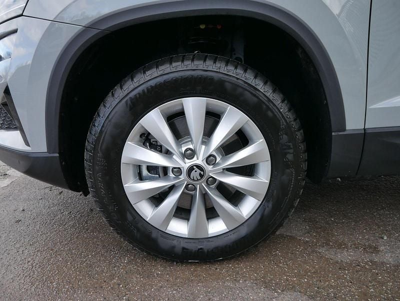 Neu Skoda Karoq Selection 150 PS (110 kW) 2026 Graphite grau metallic SUV