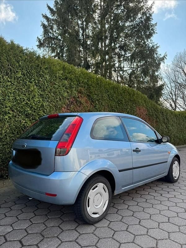 Gebraucht Ford Fiesta 70 PS (51 kW) 2005 Blau Kleinwagen