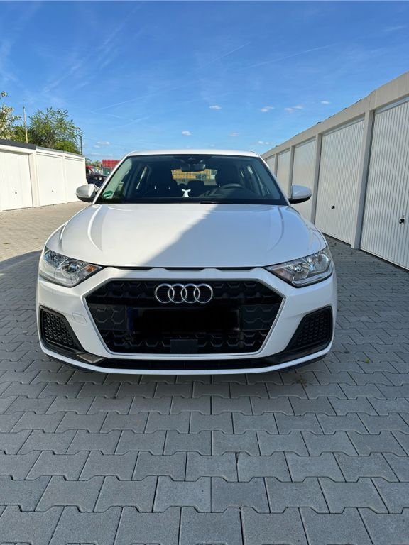 Weiß Gebraucht 2021 Audi A1 Sportback Advanced Kleinwagen | 15.900 € (Superpreis) - Bild 1/4