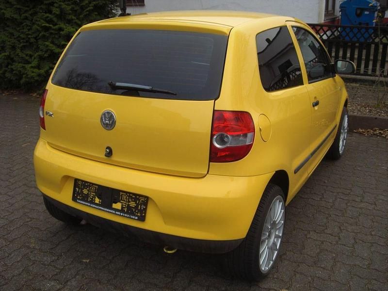 Gebraucht VW Fox 54 PS (39 kW) 2005 Gelb Kleinwagen
