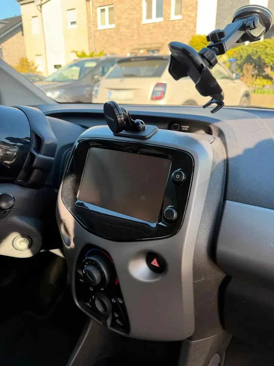 Second-hand Toyota Aygo 72 CP (52 kW) 2019 Alb Hatchback