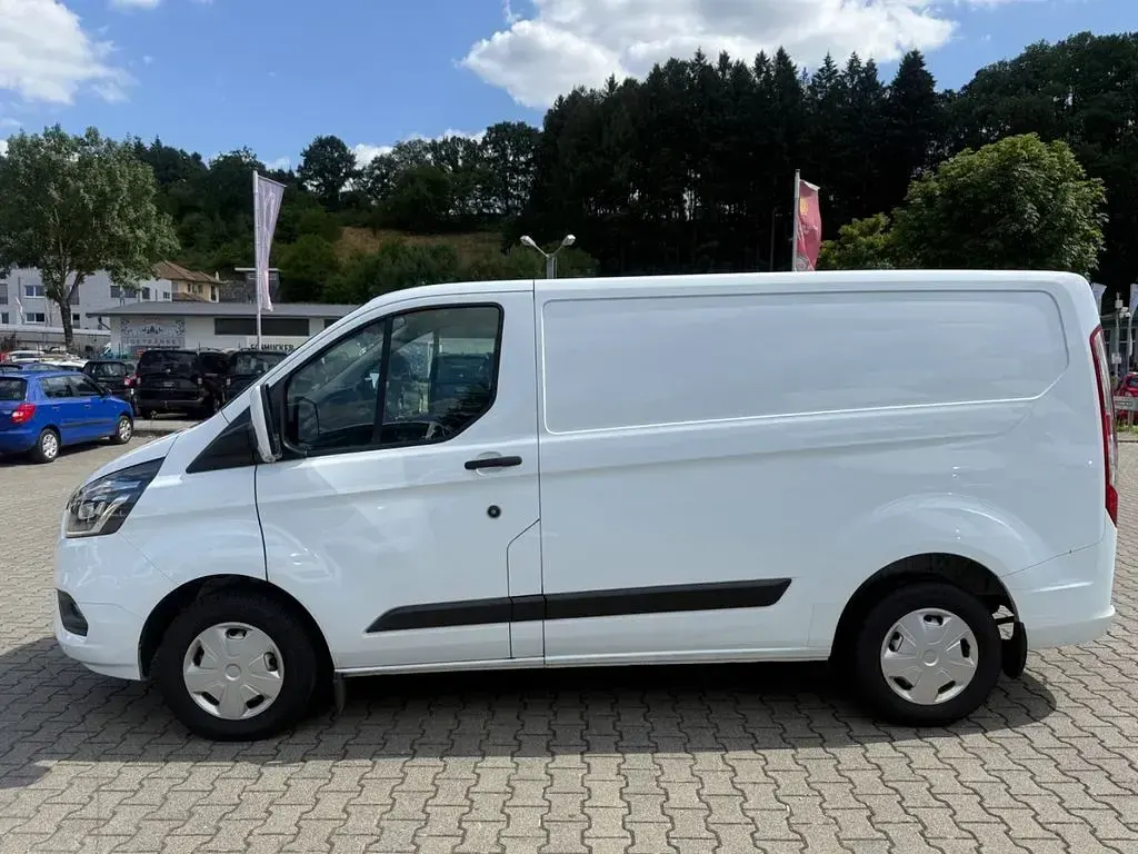 Gebraucht Ford 300 Trend 105 PS (77 kW) 2022 Weiß Van / Kleinbus